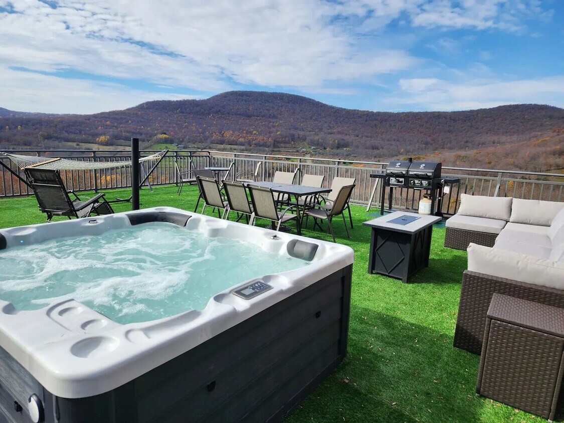 Primary Photo - Modern Mountain Retreat with Rooftop Hot T...