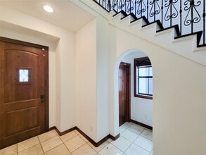 Building Photo - 1801 W 24th St