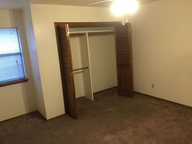 Building Photo - 2914 N Alhambra Dr