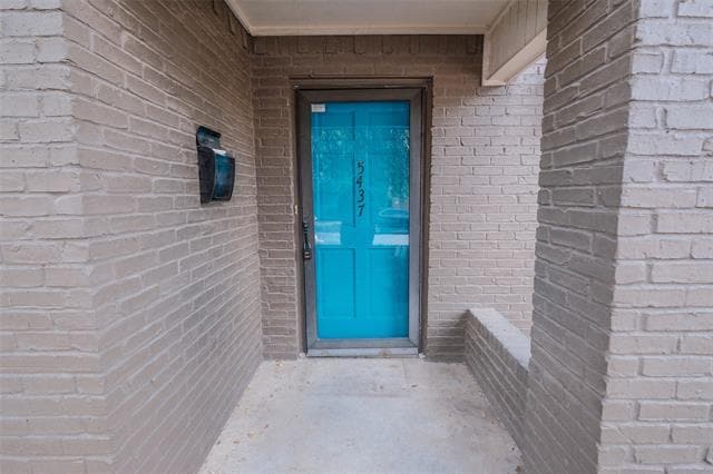 Foto del edificio - 5437 Pershing Ave