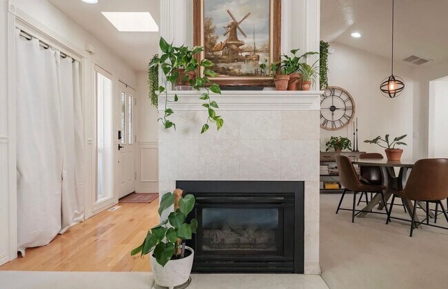 Foto del edificio - Single Level Home with a 2 car garage