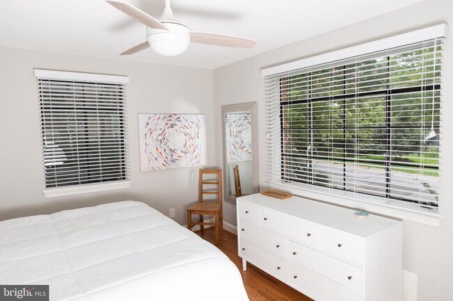 Foto del edificio - 10400 Meredith Ave
