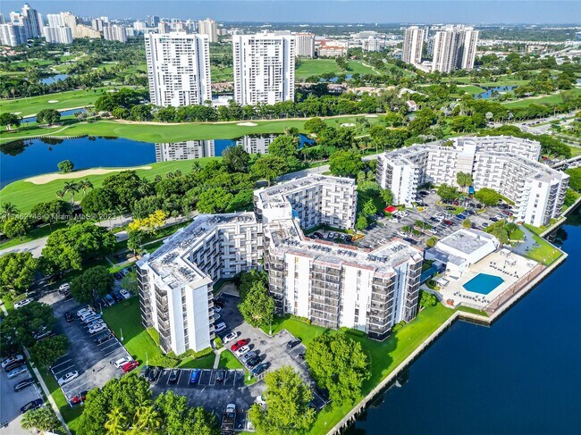 Foto del edificio - 3475 N Country Club Dr