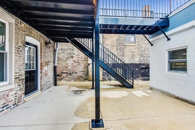 Building Photo - 1317 W 18th Pl