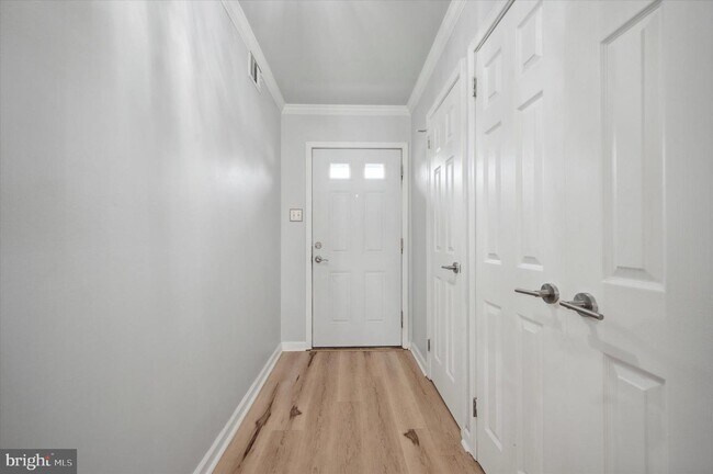 Building Photo - 7 Barclay Ct