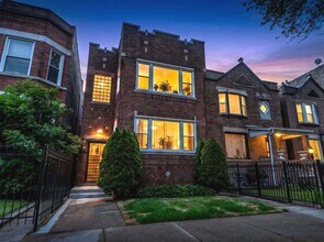 Building Photo - 7149 S Vernon Ave