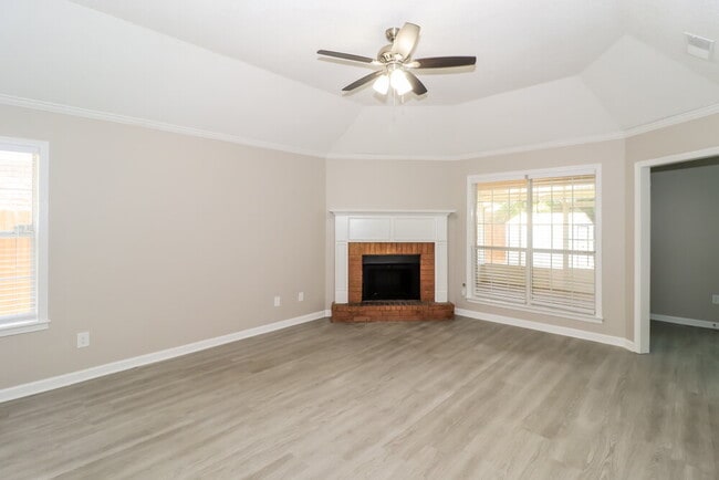 Foto del edificio - 7737 Wolfden Cir
