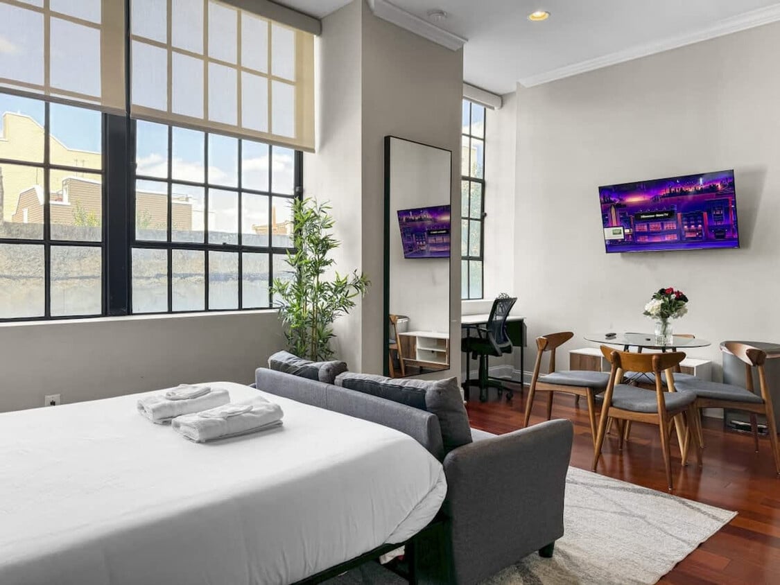 Primary Photo - 1421 N 5th St