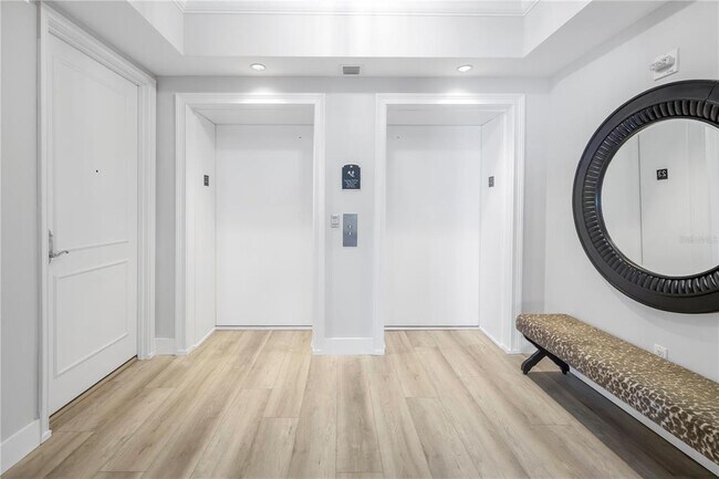 Foto del edificio - 300 Beach Dr NE