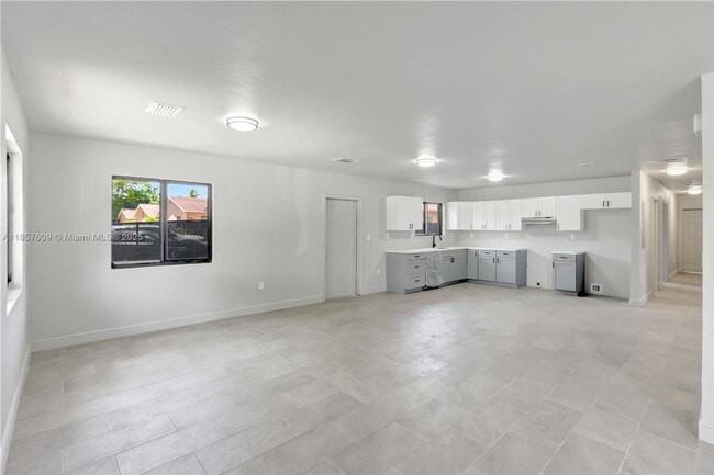 Photo - 861 NW 6th Avenue 1 House