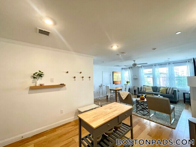 Foto del edificio - 1008 Tremont St