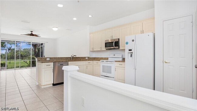 Foto del edificio - 880 Hampton Cir