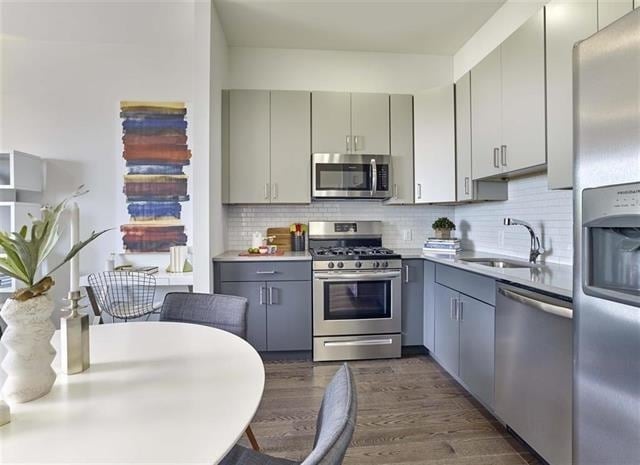 Building Photo - 250 AVENUE E