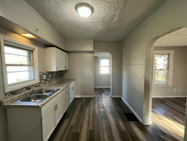 Building Photo - Newly Rehabbed Single Family in Dayton!