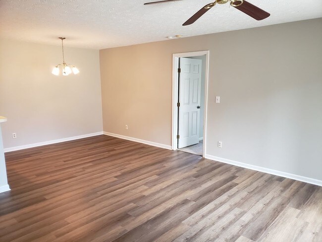 Foto del edificio - 7633 Montgomery Rd