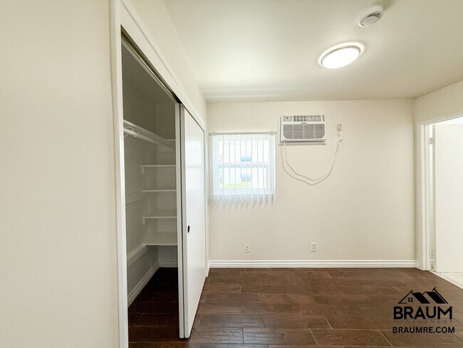 Building Photo - 15634 Leadwell St