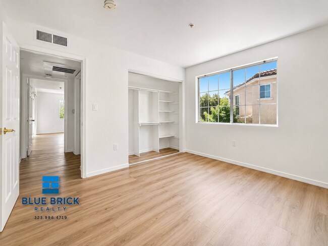 Foto del edificio - 7308 Canby Ave