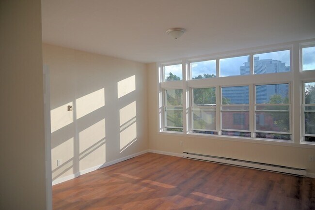 Foto del edificio - 32 Ellingwood St