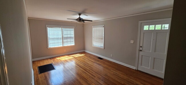 Den - 1614 Columbia Cir