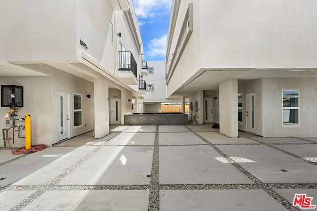 Foto del edificio - 10963 Calvert St