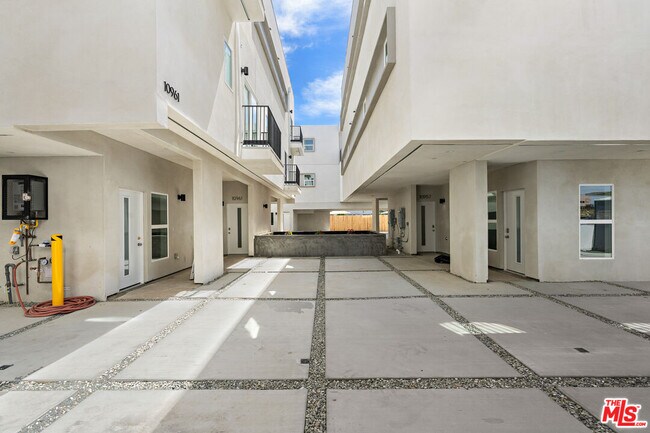 Foto del edificio - 10963 Calvert St