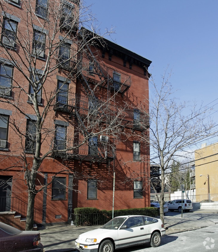 Building Photo - 130 Willow Ave