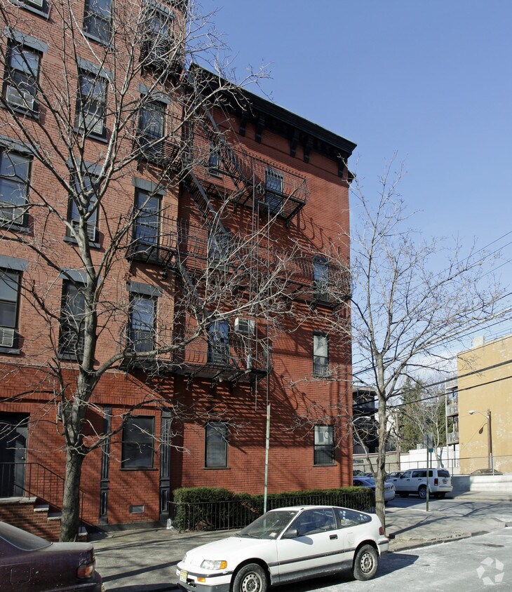 Foto del edificio - 130 Willow Ave