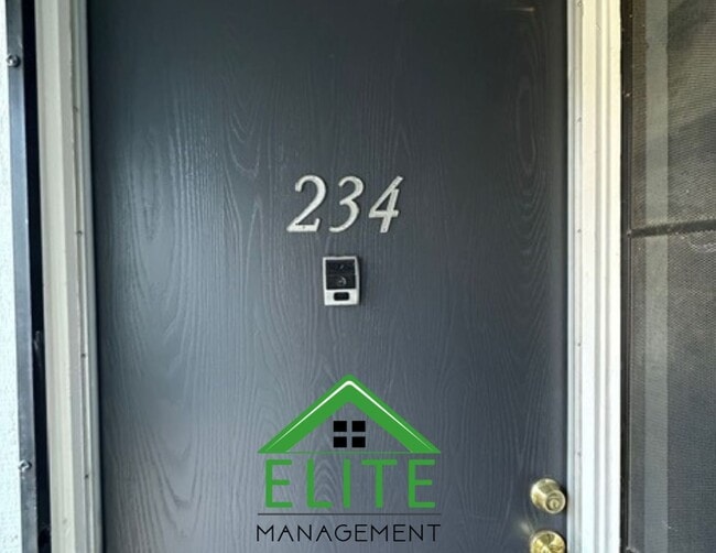 Building Photo - **2 Bed, 2 Bath Condo in Gated Community |...