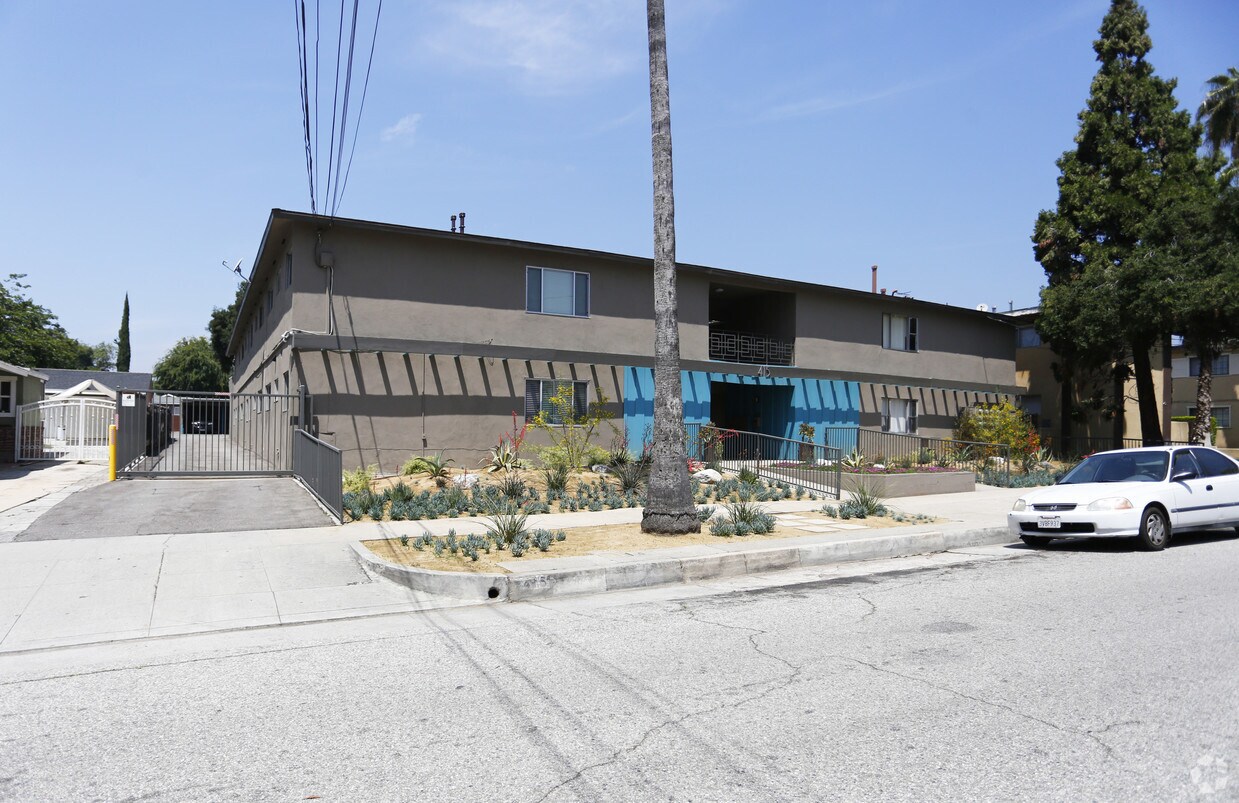 Building - 415 N Holliston Ave