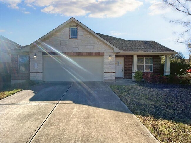 Building Photo - 112 Birdwell Ln