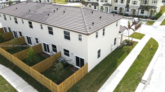 Building Photo - 2617 SE 28th Dr