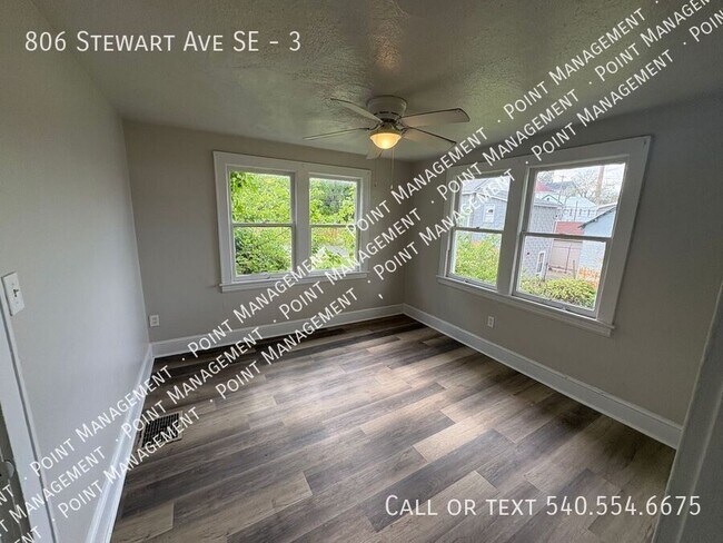 Foto del edificio - 806 Stewart Ave SE