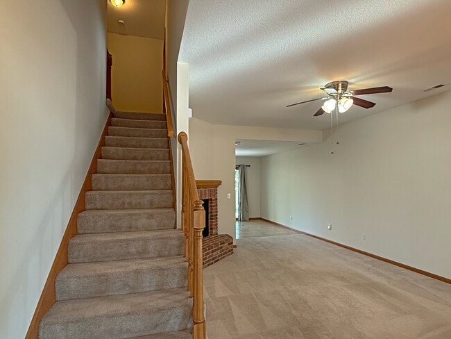 Building Photo - 2716 Larkspur Ct