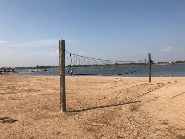 Building Photo - 620 Cedar St