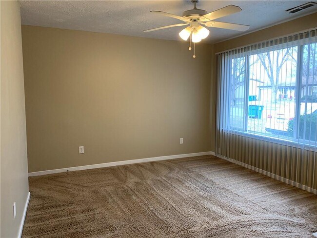 Building Photo - 4513 Phoenix Dr