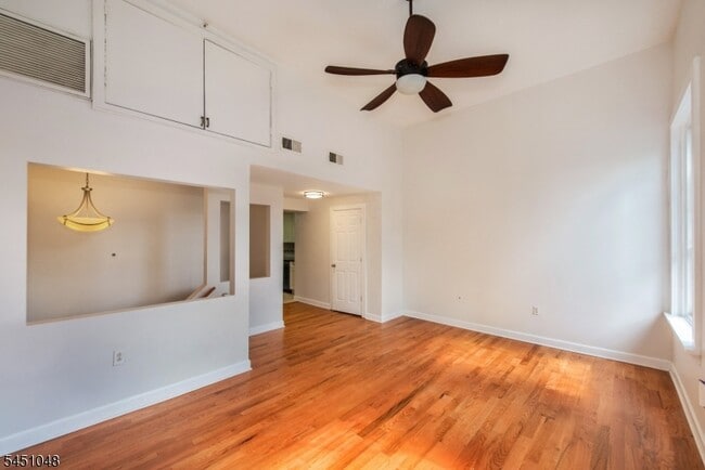 Building Photo - 15 Glenridge Ave