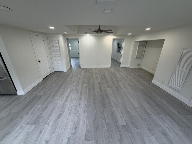 Building Photo - 539 Sunset Blvd