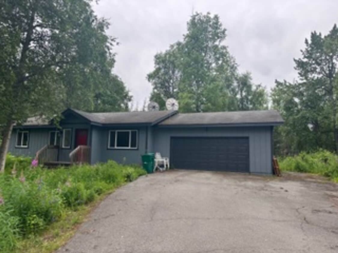Primary Photo - 3 BEDROOM | 1 BATHROOM | 2 CAR GARAGE | 2 ...