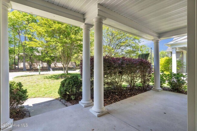 Foto del edificio - 3 Bed 2 Bath w/ a Bonus in Vineyard Plantation!
