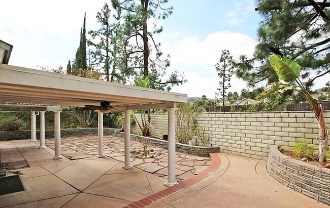 Building Photo - Cute 4 Bedroom House Located in the Heart of Rancho Bernardo!