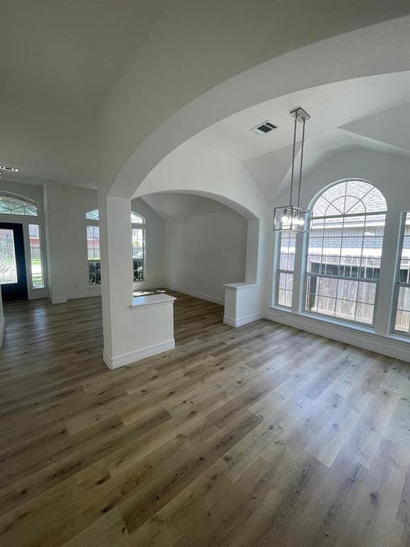 Foto del edificio - 8807 Petersburg Ln