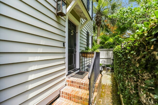 Building Photo - 84 1/3B King Street, Unit B