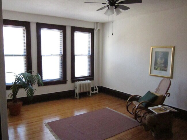 Foto del edificio - 201 W 15th St