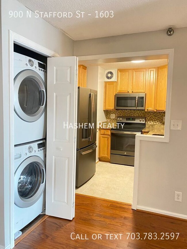 Building Photo - Stunning 2 bedroom Condo in the Heart of B...