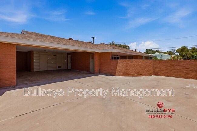 Foto del edificio - 1617 W Flower Cir N