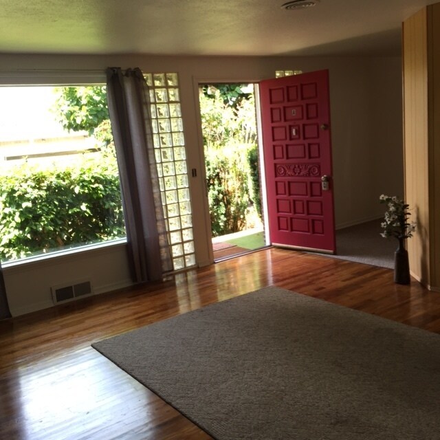 Foto del edificio - Greenwood Duplex