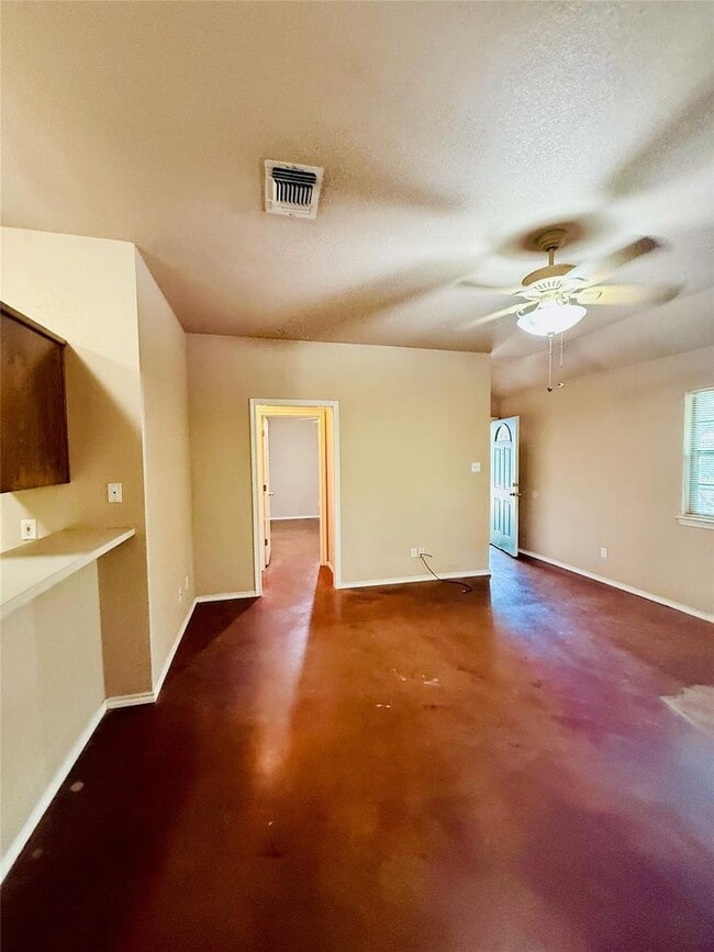 Building Photo - Charming 2-2 Duplex