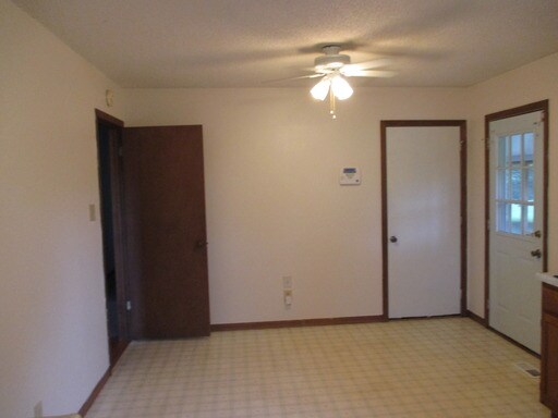 Building Photo - 960 Buttermilk Rd