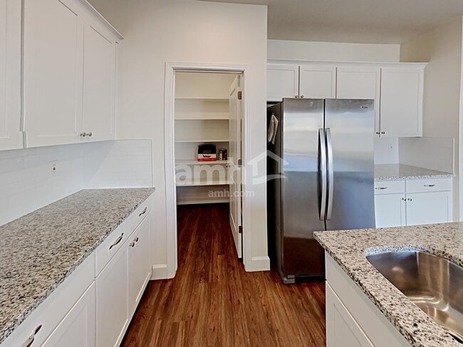 Building Photo - 2389 Surry Way