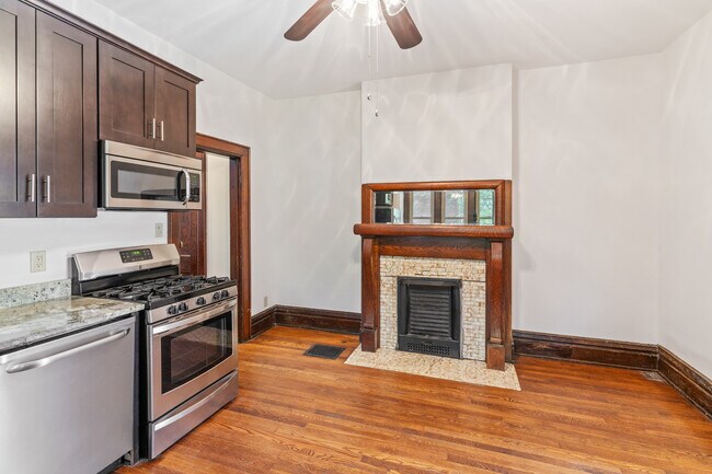 Foto del edificio - 643 Linwood Ave